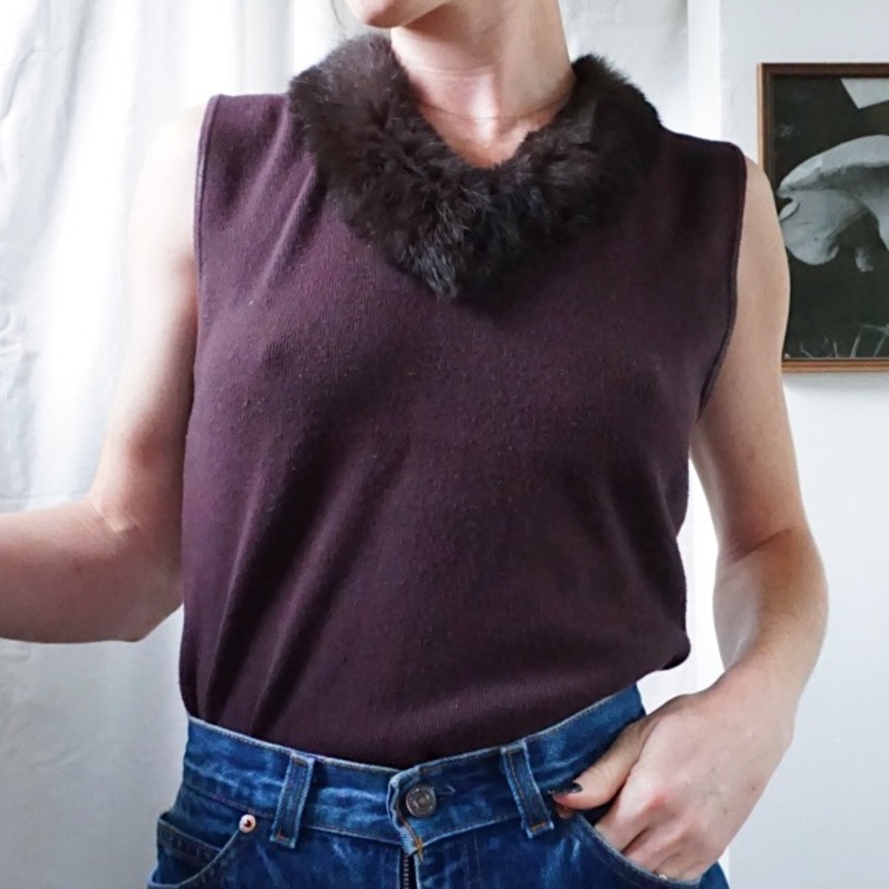 Vintage Knitted Sleeveless Brown Sweater with Fur Collar